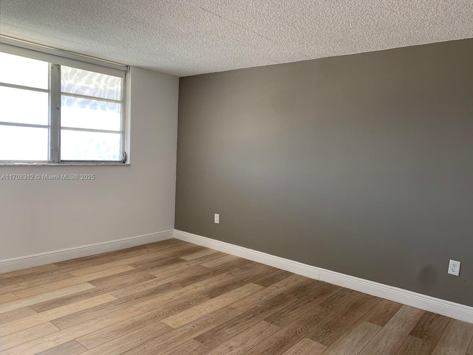 EDEN ISLES CONDO # 4 - Residential