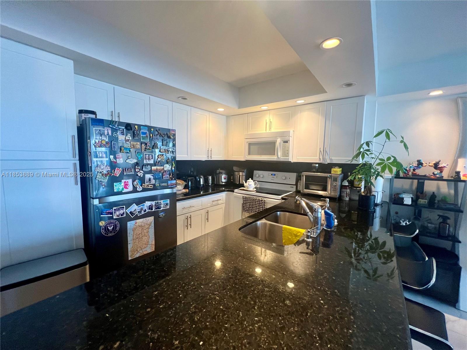5838 Collins Ave 14D