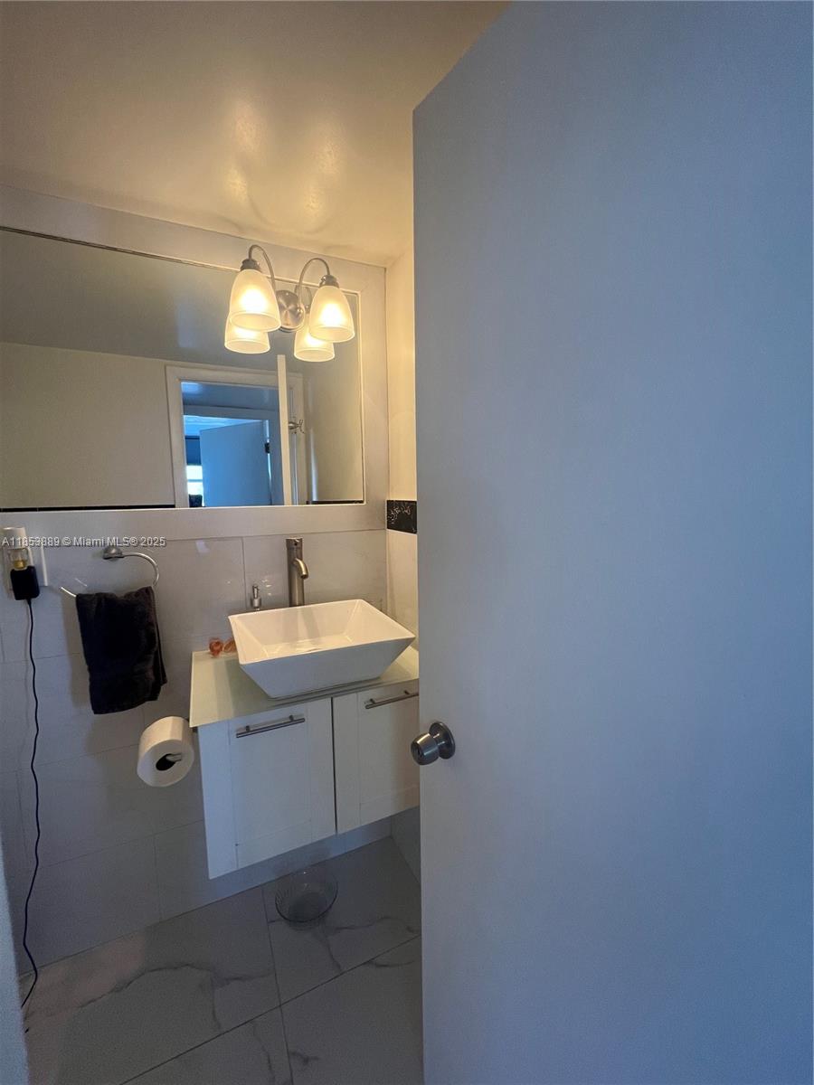 5838 CONDOMINIUM - Residential