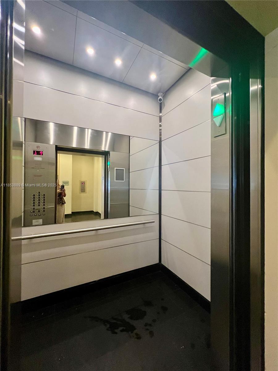 5838 CONDOMINIUM - Residential