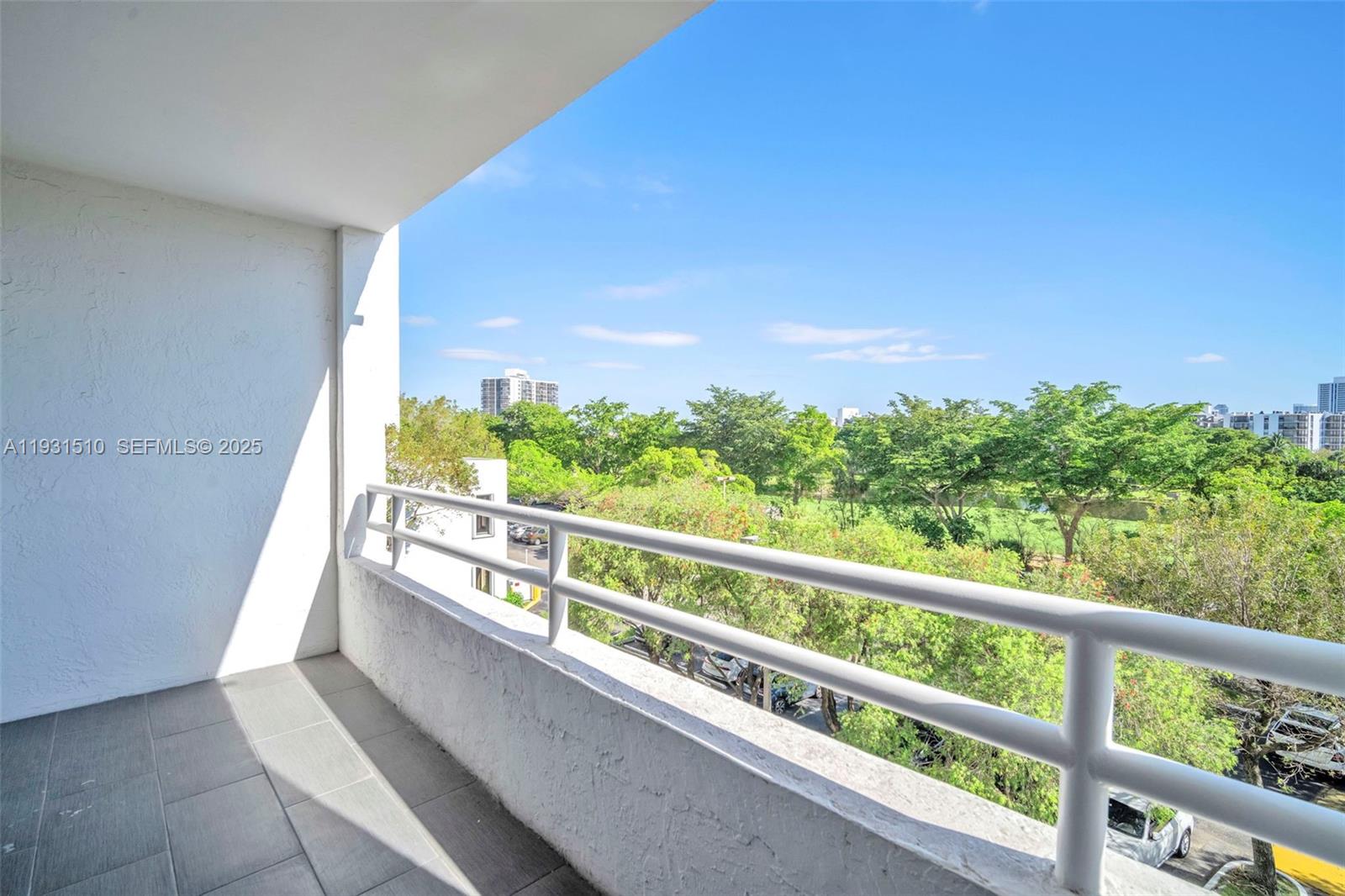 DELVISTA TOWERS CONDO - Residential