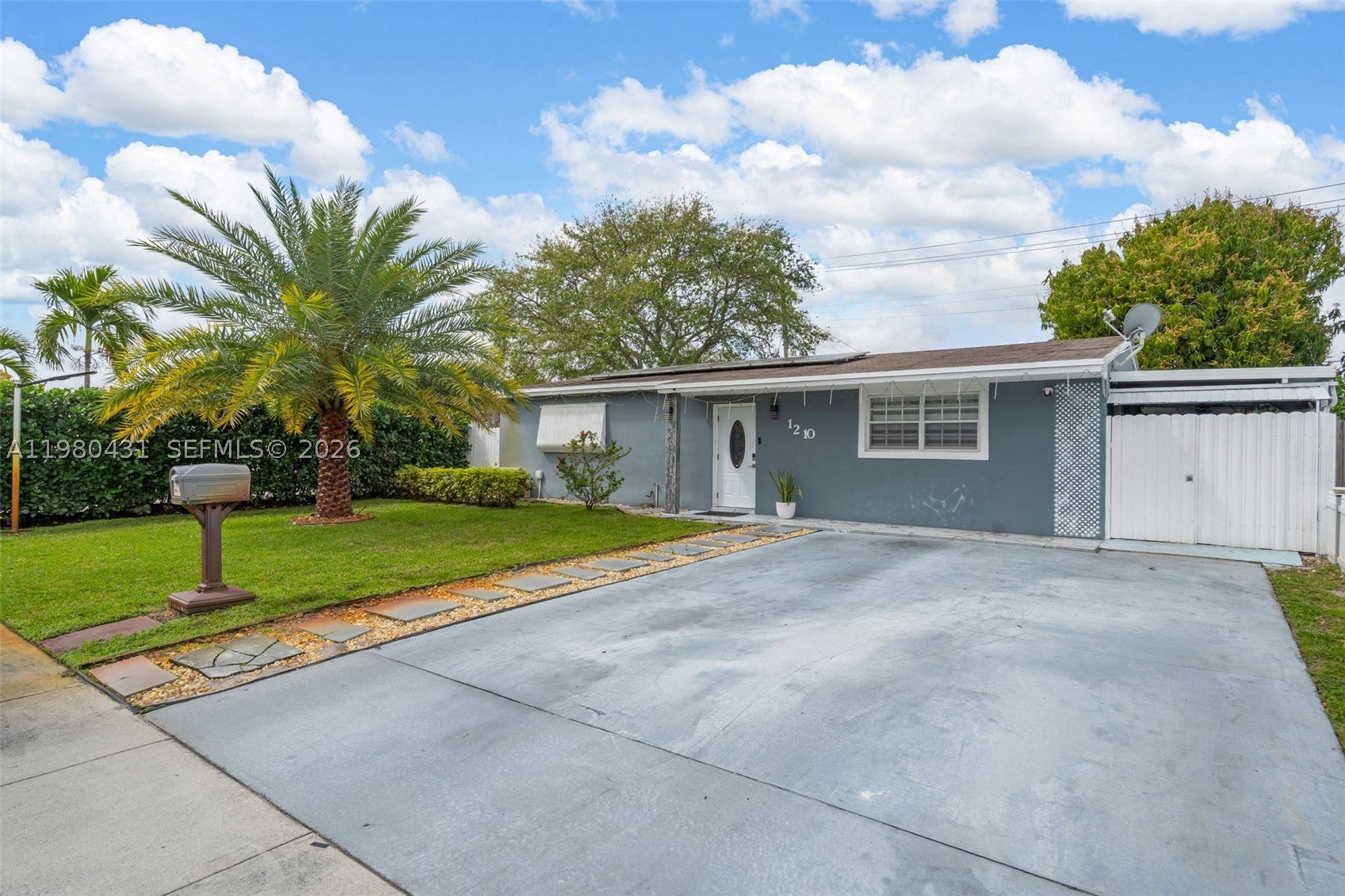 1210 N 71st Ave, Hollywood FL 33024