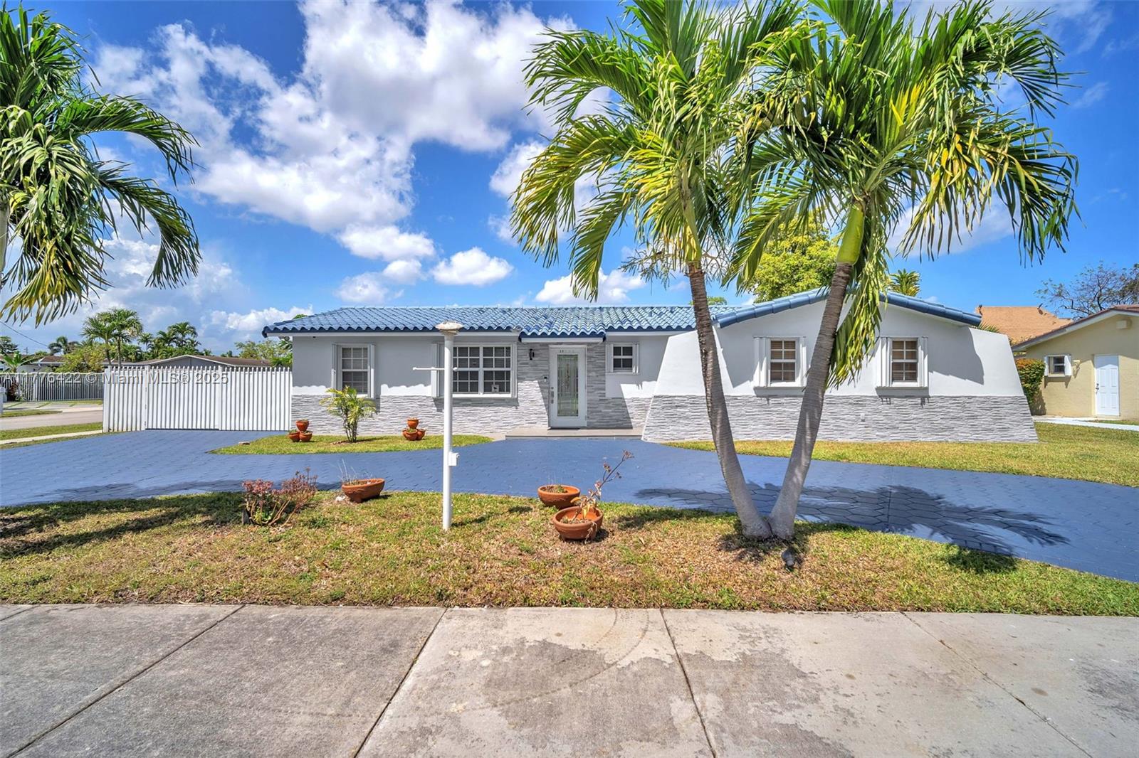 Rental Property at 10335 Sw 26th Ter, Miami, Broward County, Florida - Bedrooms: 4 
Bathrooms: 3  - $5,000 MO.