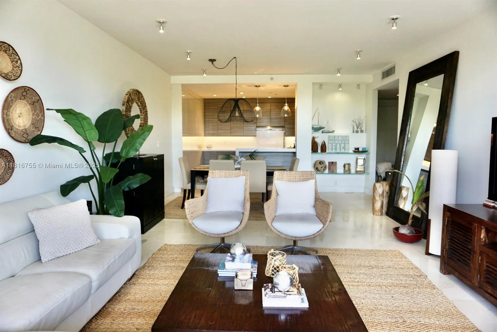 Key Biscayne, Florida 33149, United States, 2 Bedrooms Bedrooms, ,2 BathroomsBathrooms,Residential,Active,145212