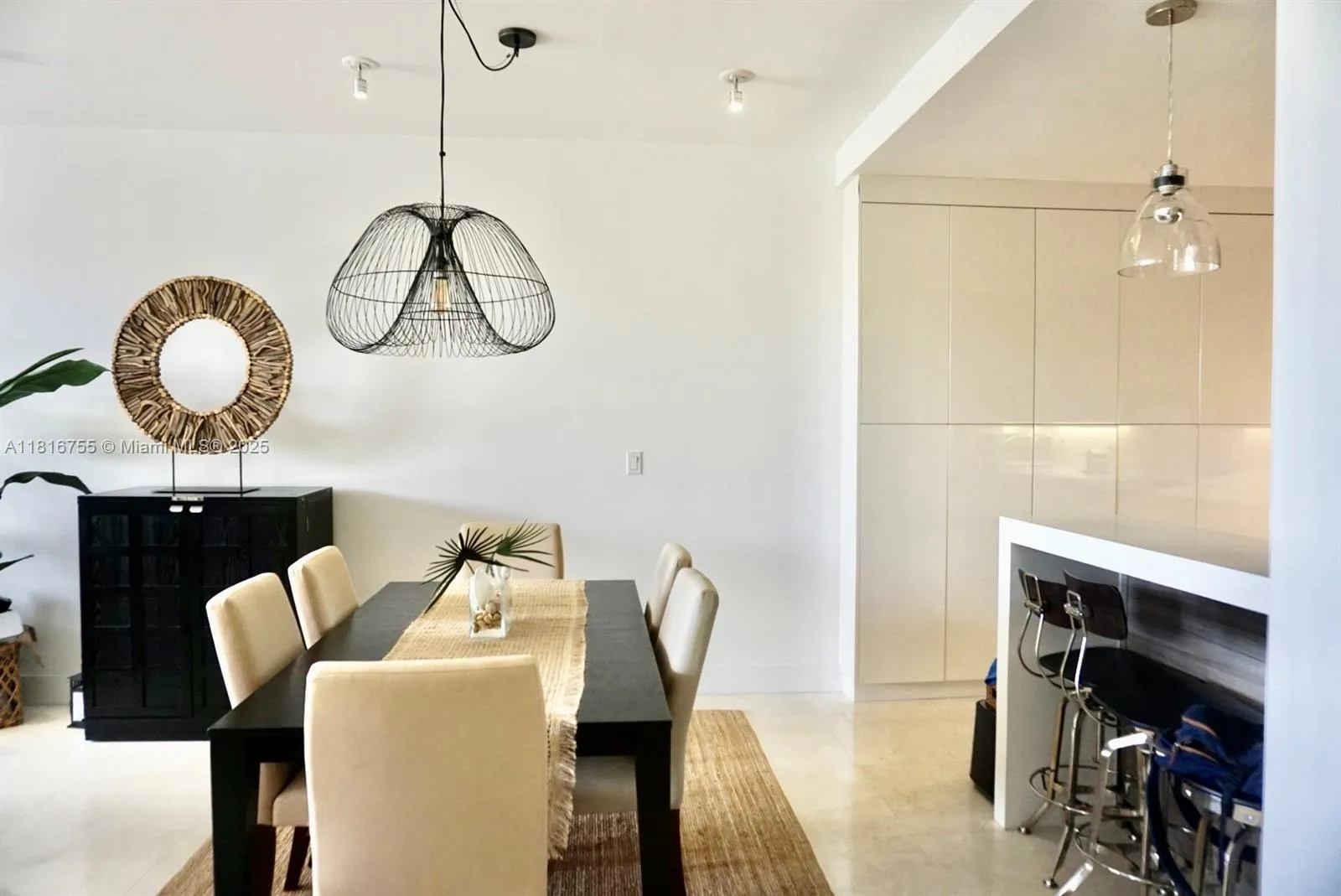 Key Biscayne, Florida 33149, United States, 2 Bedrooms Bedrooms, ,2 BathroomsBathrooms,Residential,Active,145212