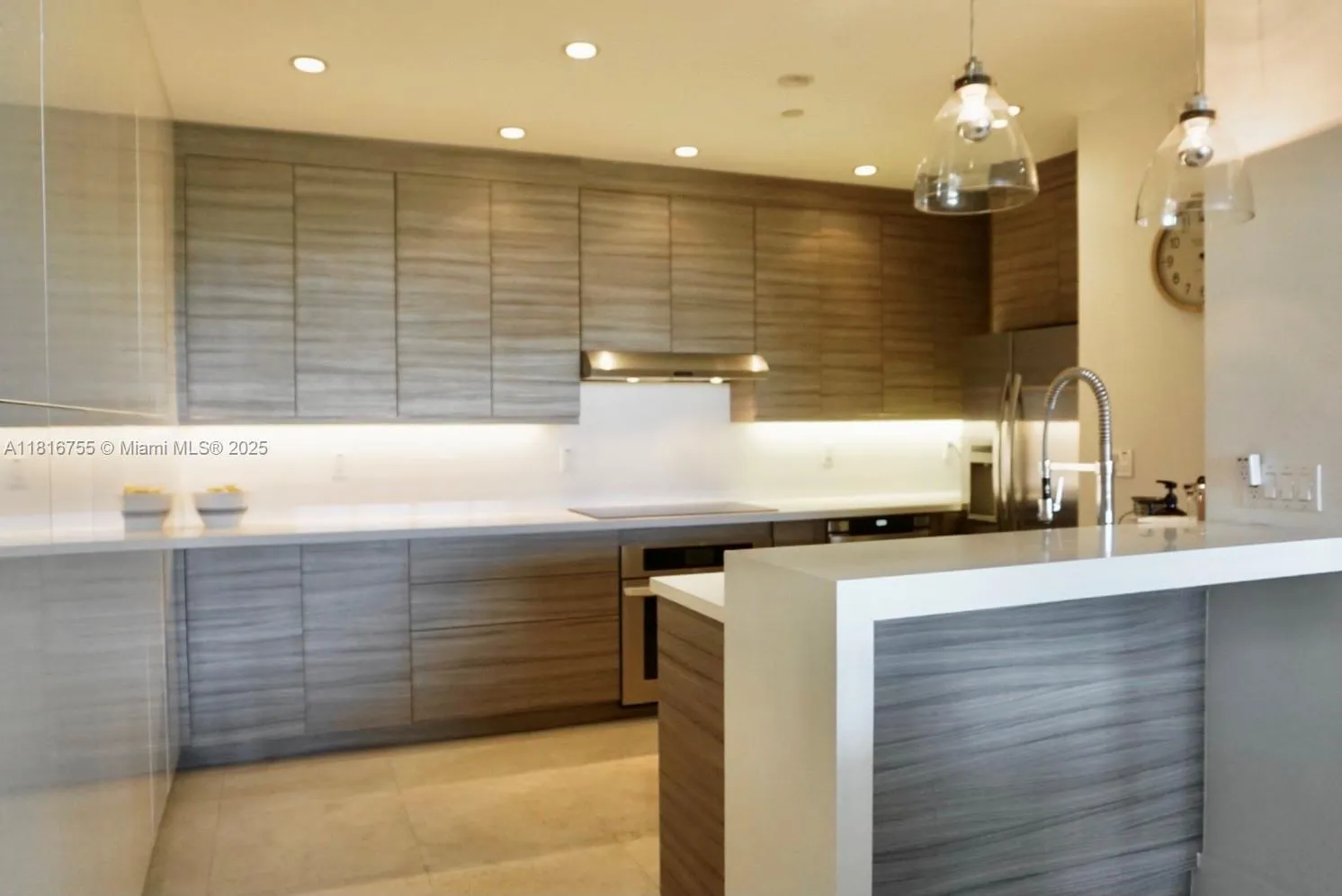 Key Biscayne, Florida 33149, United States, 2 Bedrooms Bedrooms, ,2 BathroomsBathrooms,Residential,Active,145212