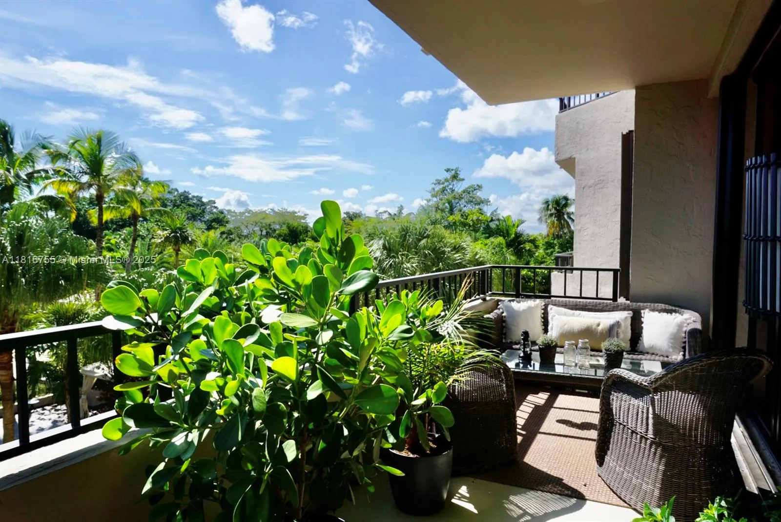 Key Biscayne, Florida 33149, United States, 2 Bedrooms Bedrooms, ,2 BathroomsBathrooms,Residential,Active,145212