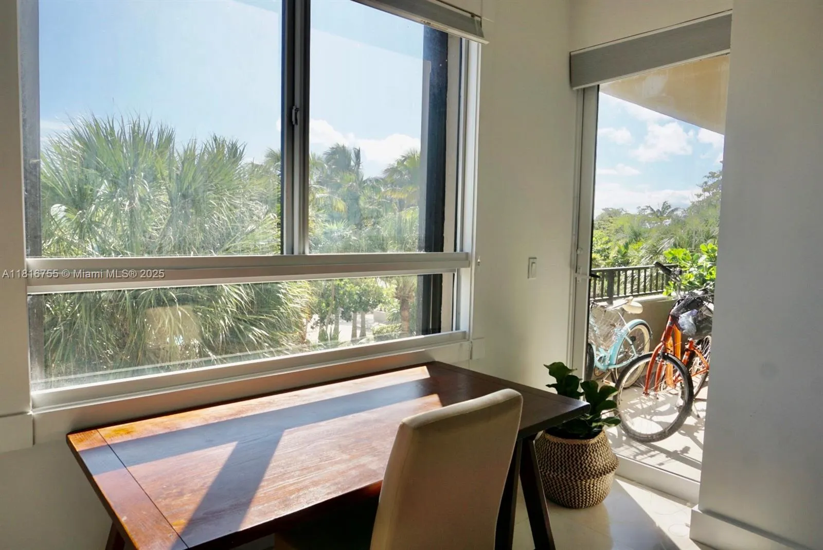 Key Biscayne, Florida 33149, United States, 2 Bedrooms Bedrooms, ,2 BathroomsBathrooms,Residential,Active,145212