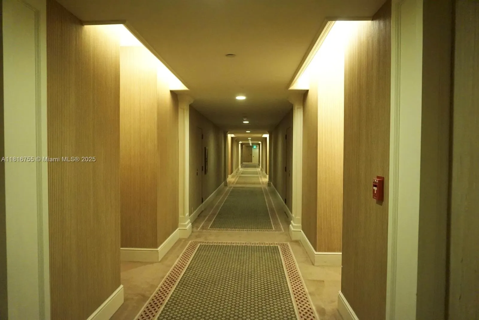 Key Biscayne, Florida 33149, United States, 2 Bedrooms Bedrooms, ,2 BathroomsBathrooms,Residential,Active,145212