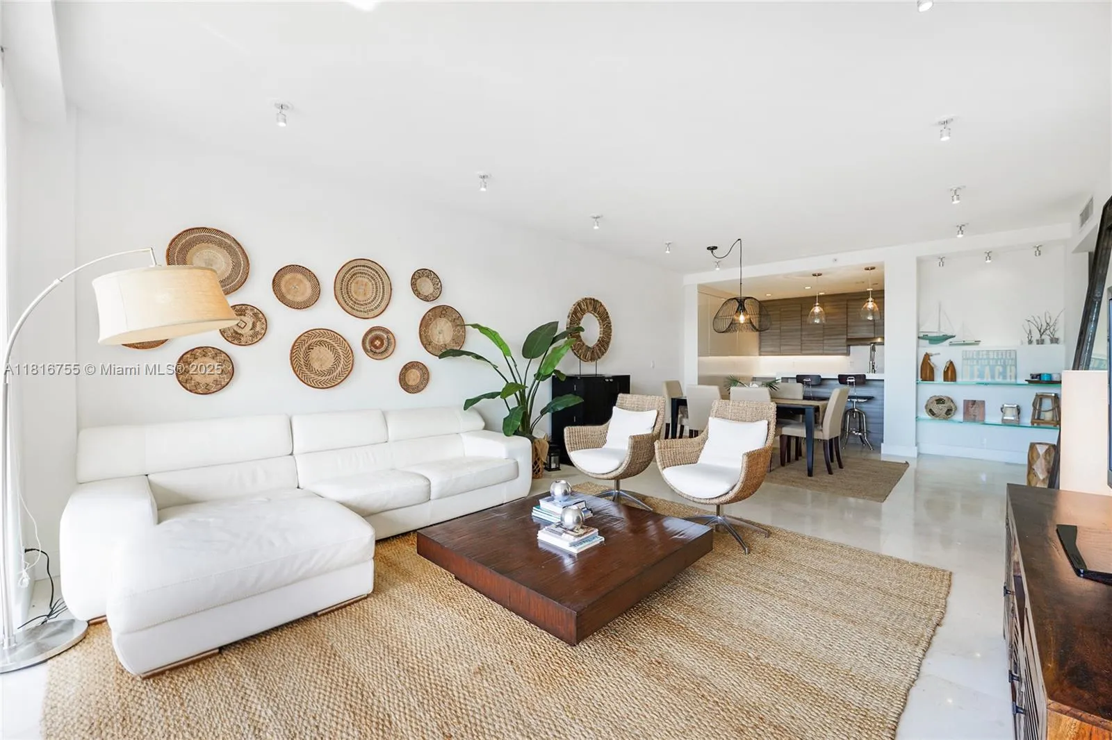 Key Biscayne, Florida 33149, United States, 2 Bedrooms Bedrooms, ,2 BathroomsBathrooms,Residential,Active,145212