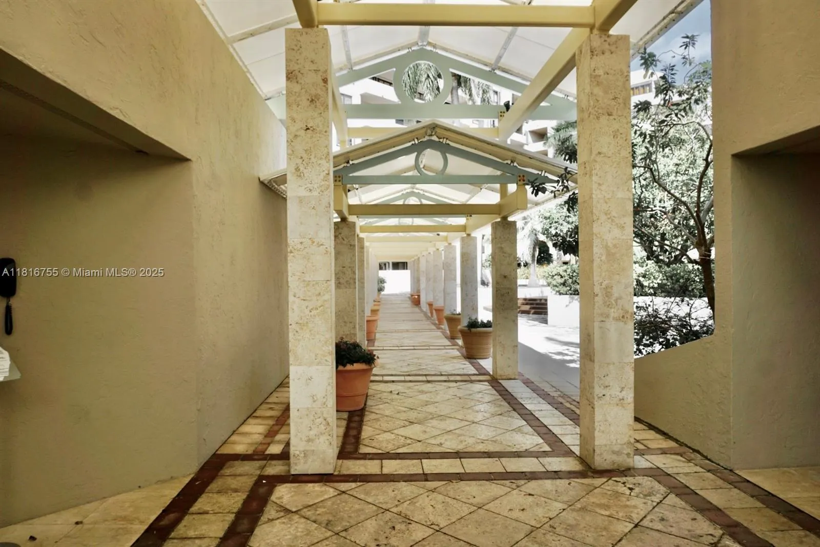 Key Biscayne, Florida 33149, United States, 2 Bedrooms Bedrooms, ,2 BathroomsBathrooms,Residential,Active,145212