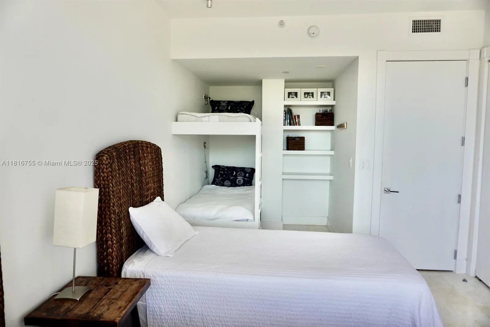 Key Biscayne, Florida 33149, United States, 2 Bedrooms Bedrooms, ,2 BathroomsBathrooms,Residential,Active,145212