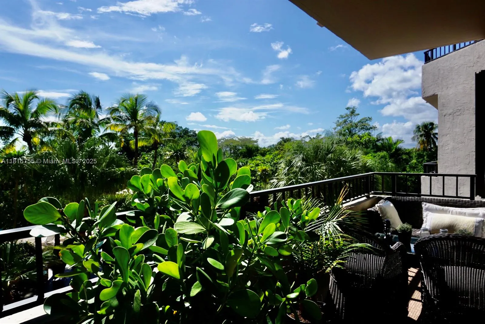 Key Biscayne, Florida 33149, United States, 2 Bedrooms Bedrooms, ,2 BathroomsBathrooms,Residential,Active,145212