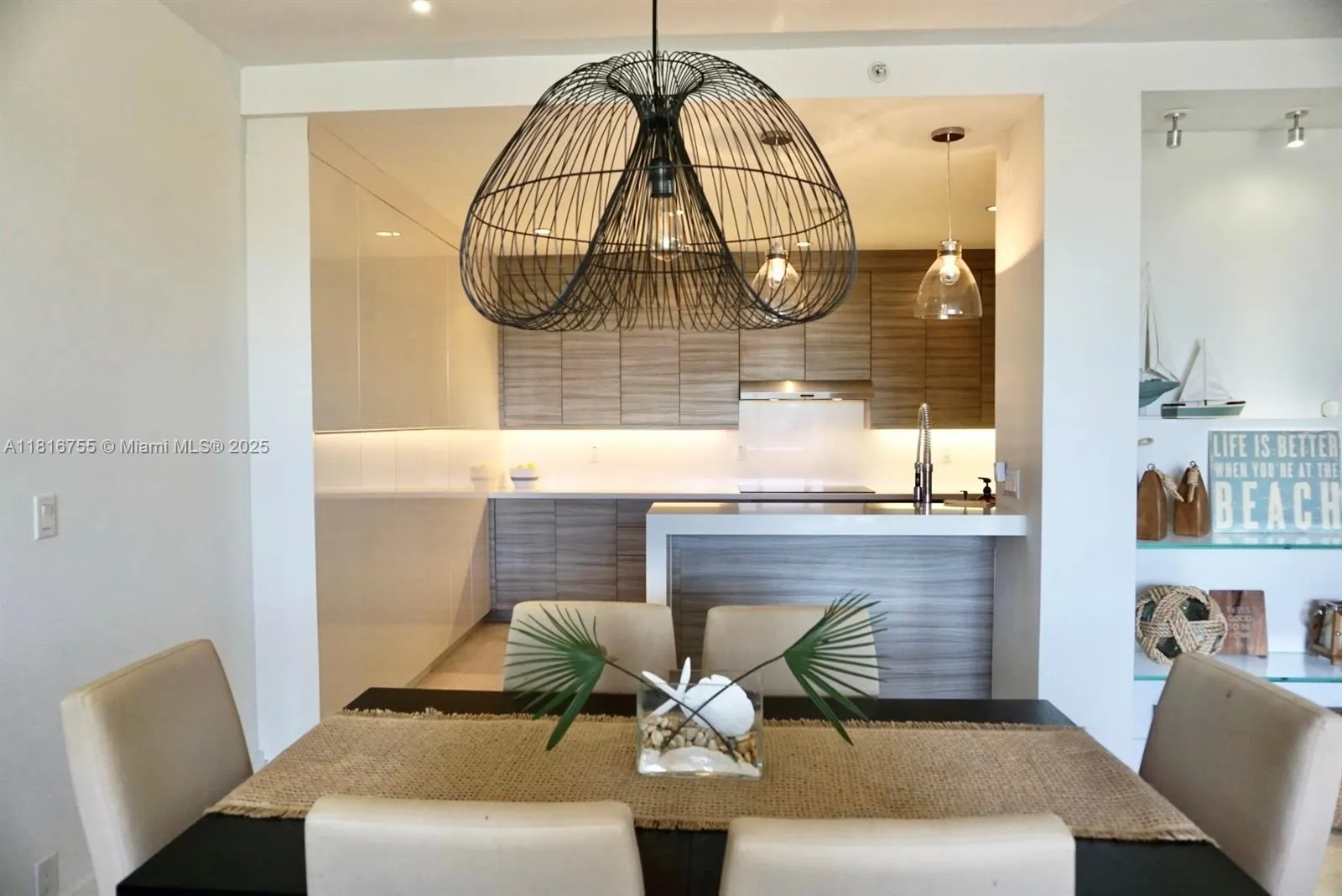 Key Biscayne, Florida 33149, United States, 2 Bedrooms Bedrooms, ,2 BathroomsBathrooms,Residential,Active,145212