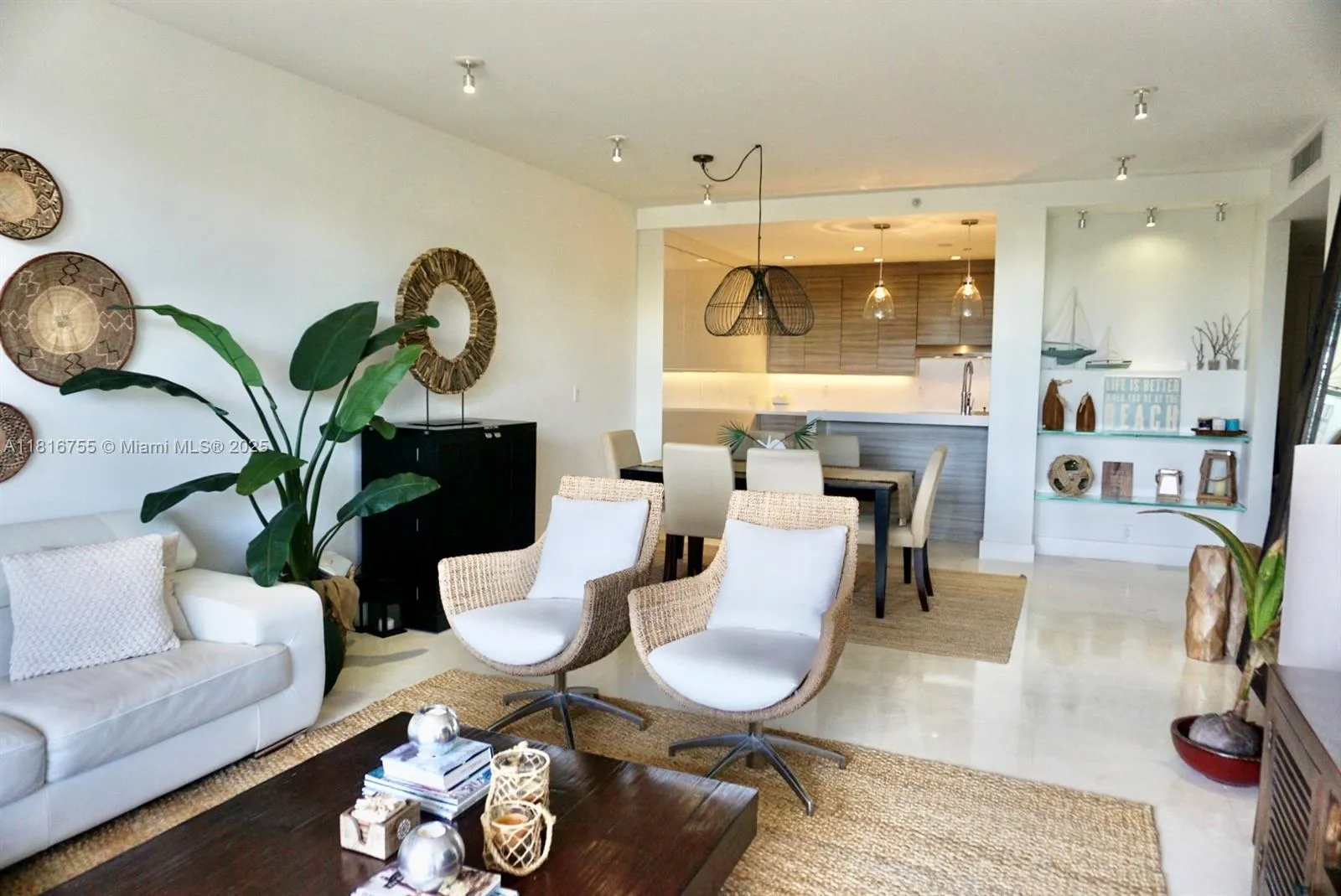 Key Biscayne, Florida 33149, United States, 2 Bedrooms Bedrooms, ,2 BathroomsBathrooms,Residential,Active,145212