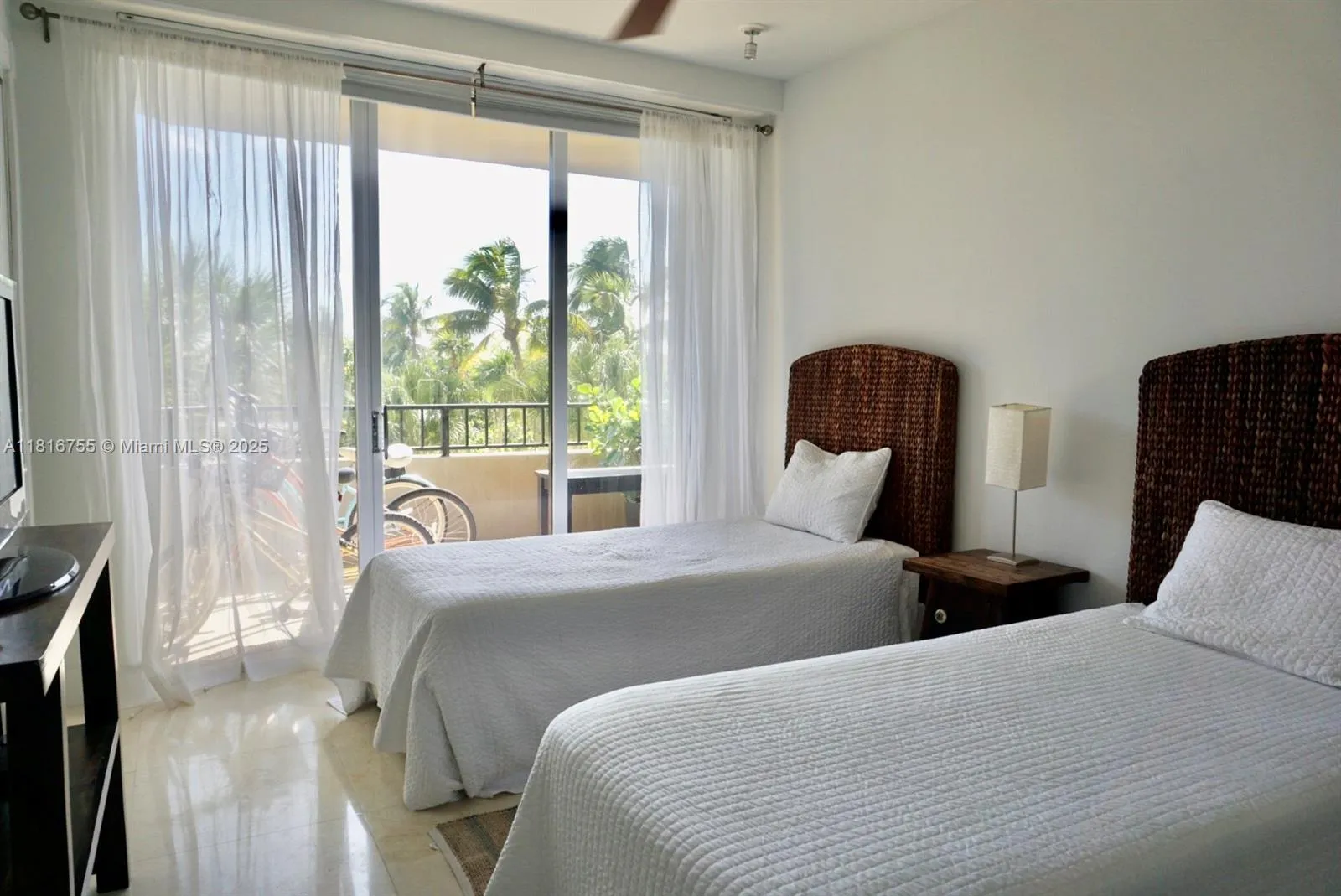 Key Biscayne, Florida 33149, United States, 2 Bedrooms Bedrooms, ,2 BathroomsBathrooms,Residential,Active,145212