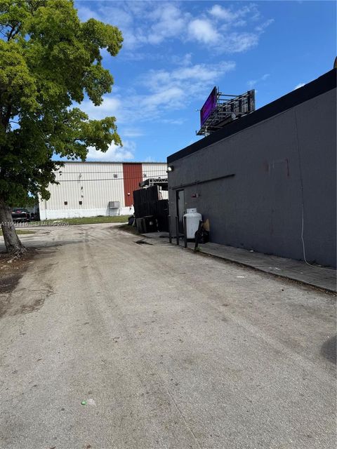 13785 NW 7th Ave North Miami FL 33168