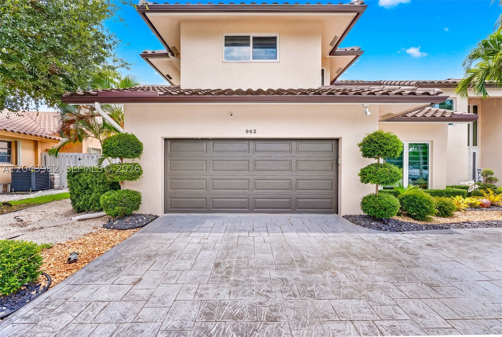 962 SW 93rd Ter