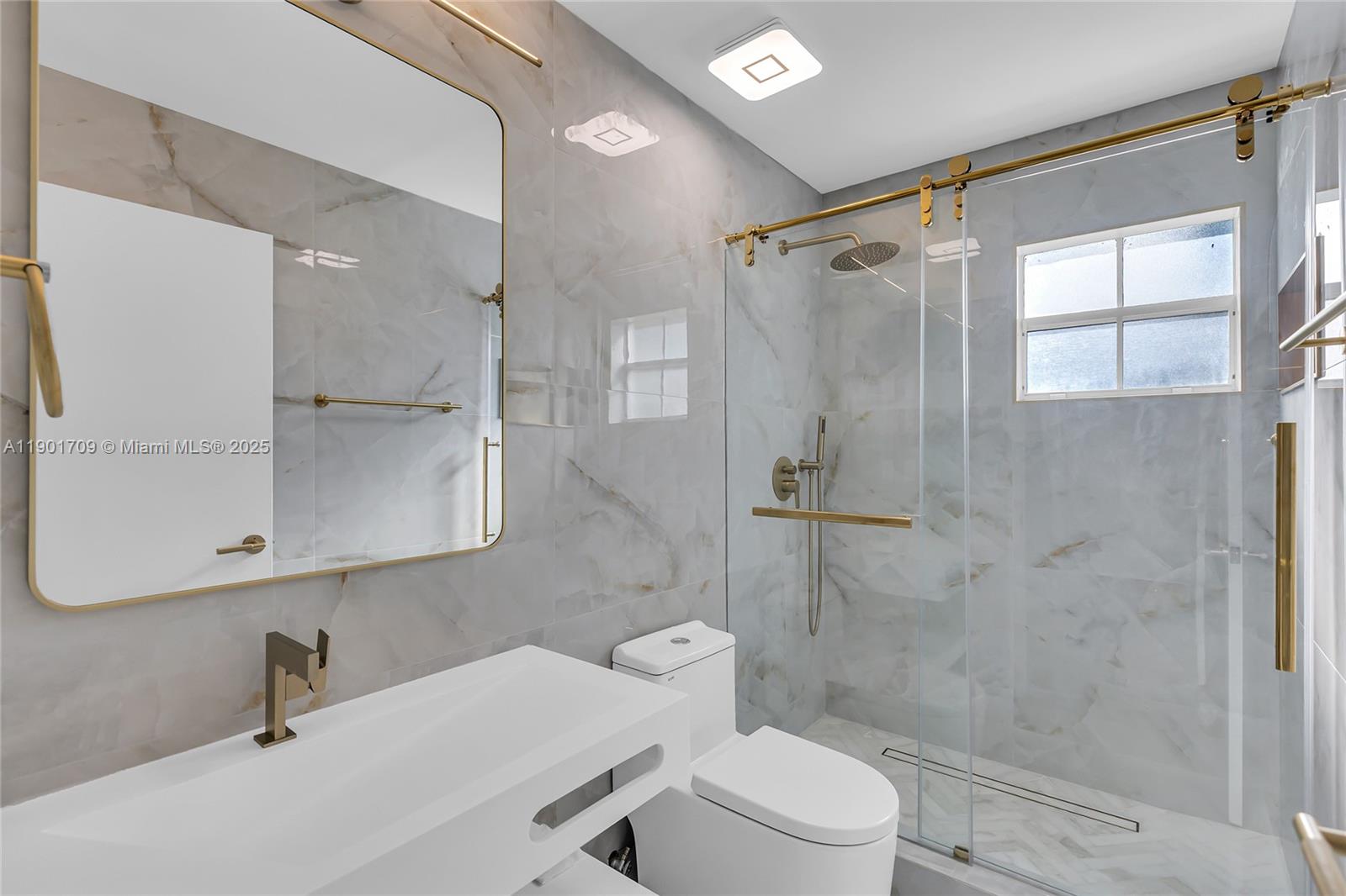 EMERALD POINTE 1 - Residential