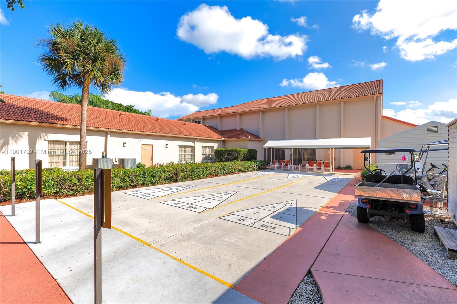 EMERALD POINTE 1 - Residential