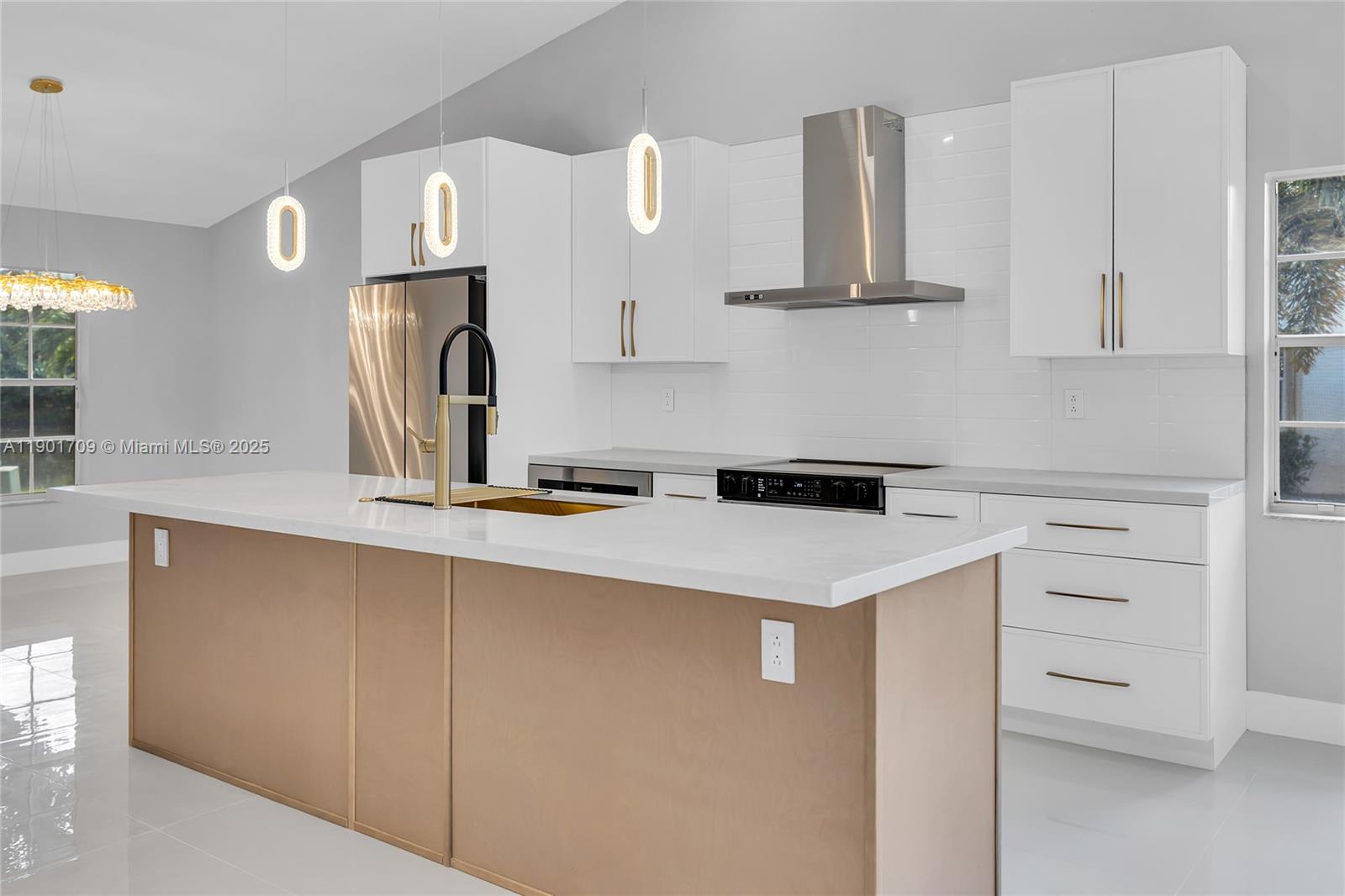 EMERALD POINTE 1 - Residential