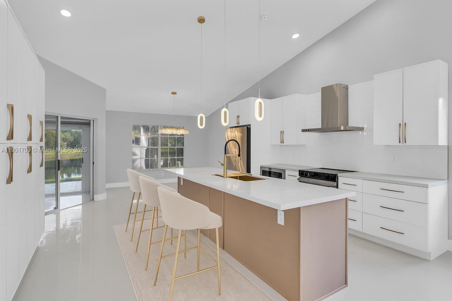 EMERALD POINTE 1 - Residential