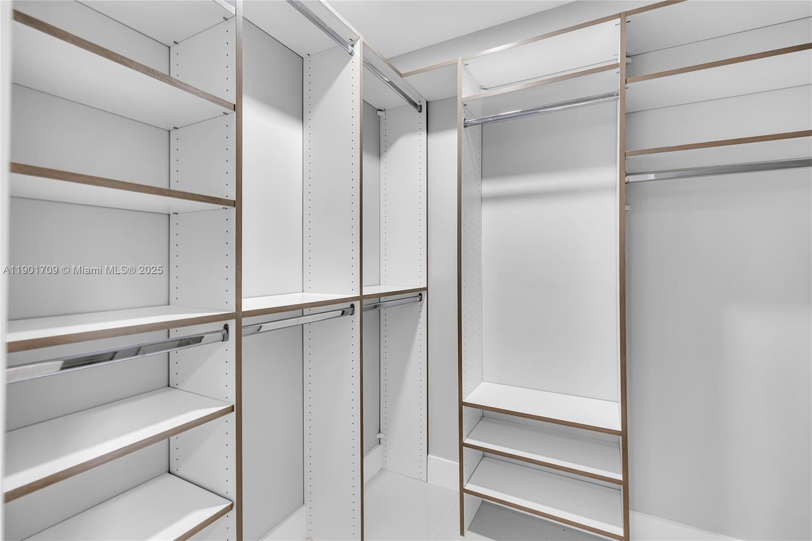 EMERALD POINTE 1 - Residential