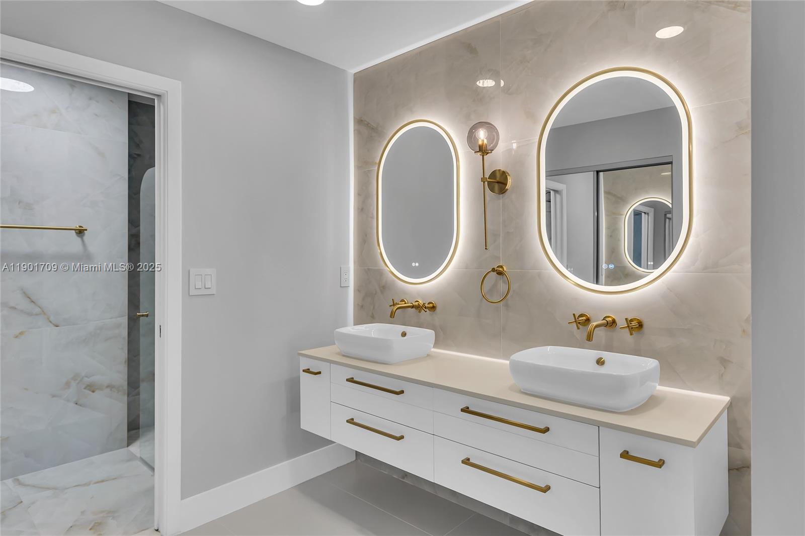 EMERALD POINTE 1 - Residential