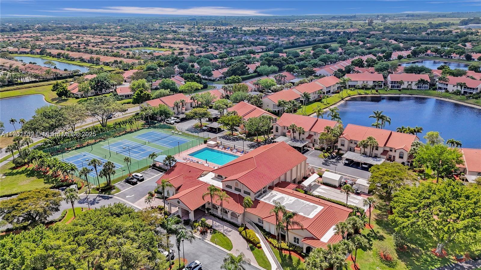 EMERALD POINTE 1 - Residential