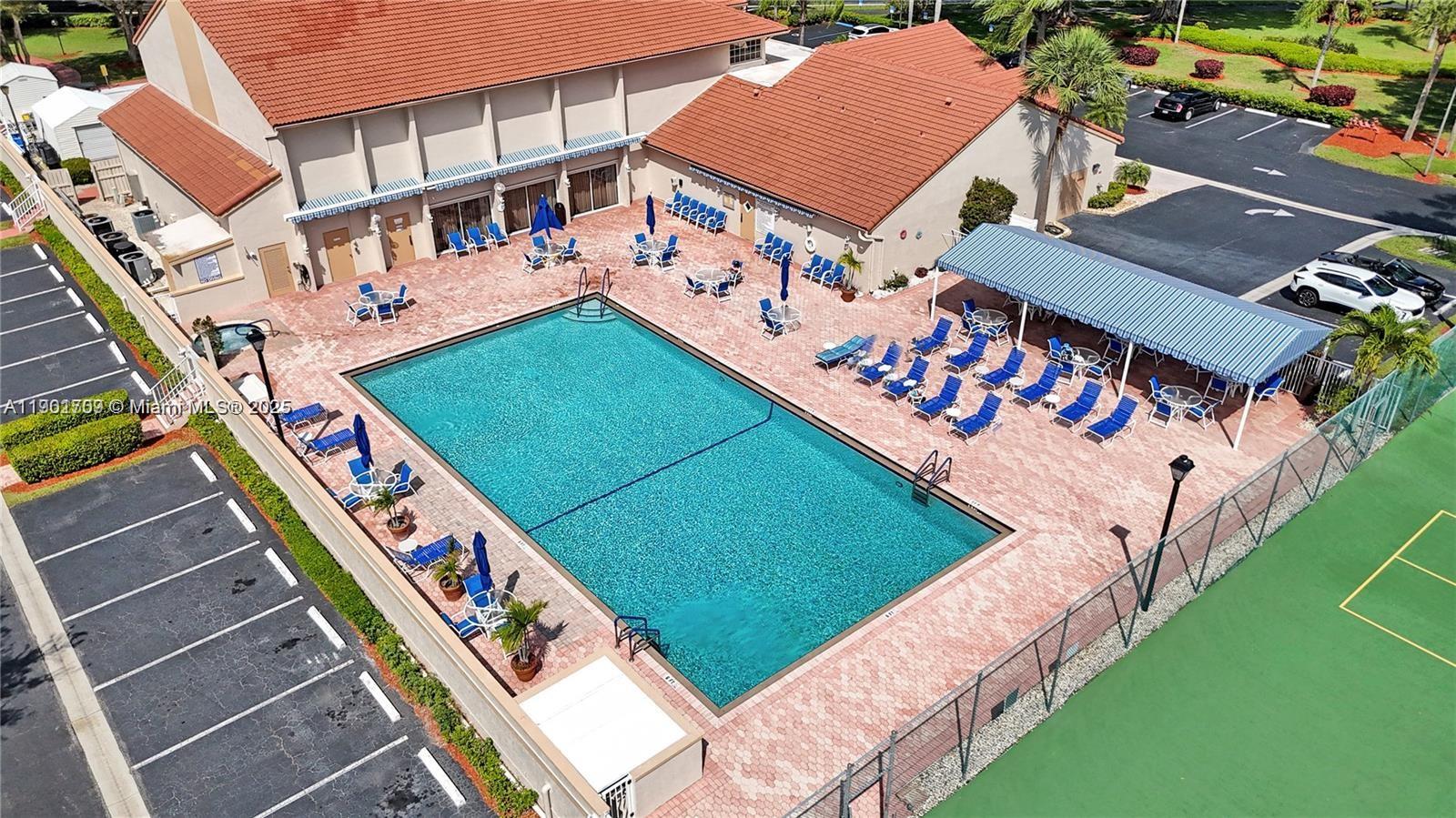 EMERALD POINTE 1 - Residential