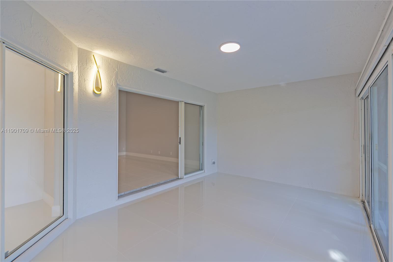 EMERALD POINTE 1 - Residential