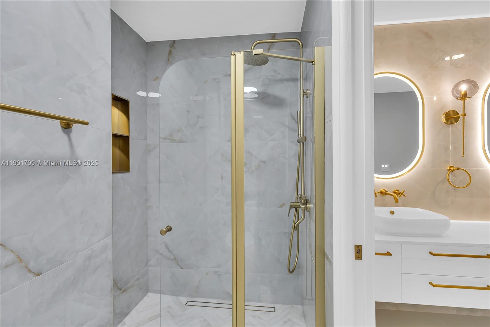 EMERALD POINTE 1 - Residential