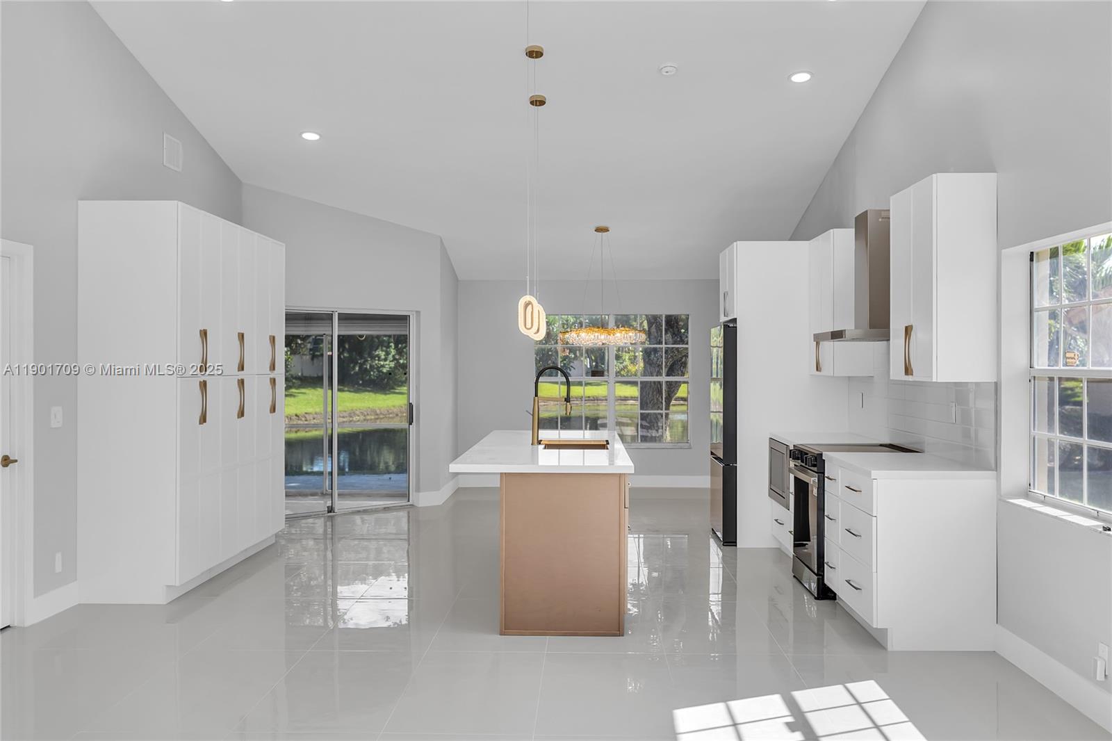 EMERALD POINTE 1 - Residential