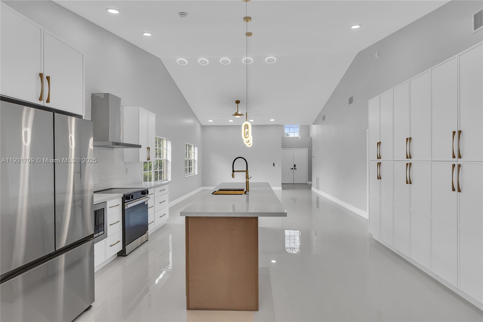 EMERALD POINTE 1 - Residential