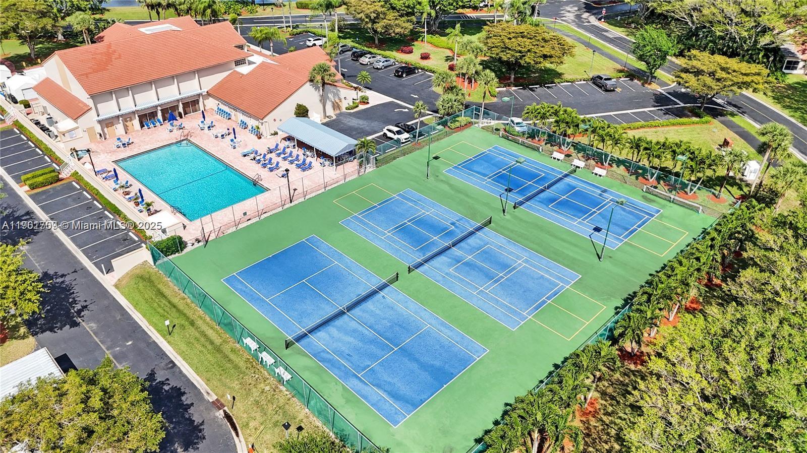 EMERALD POINTE 1 - Residential