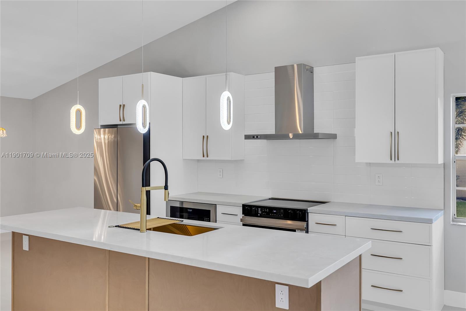 EMERALD POINTE 1 - Residential