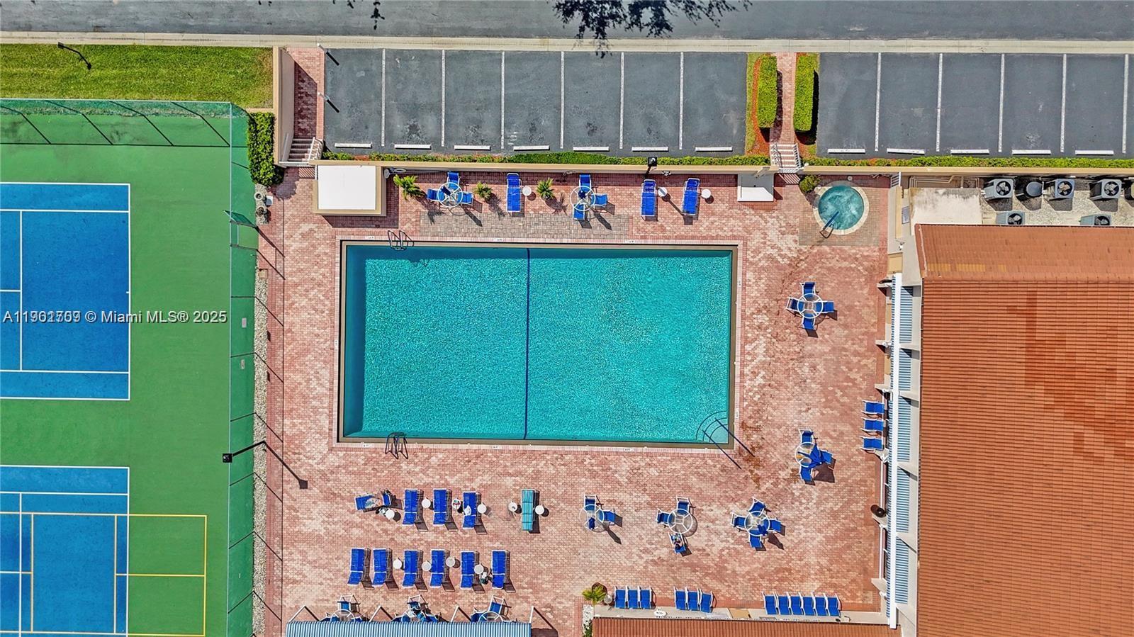 EMERALD POINTE 1 - Residential