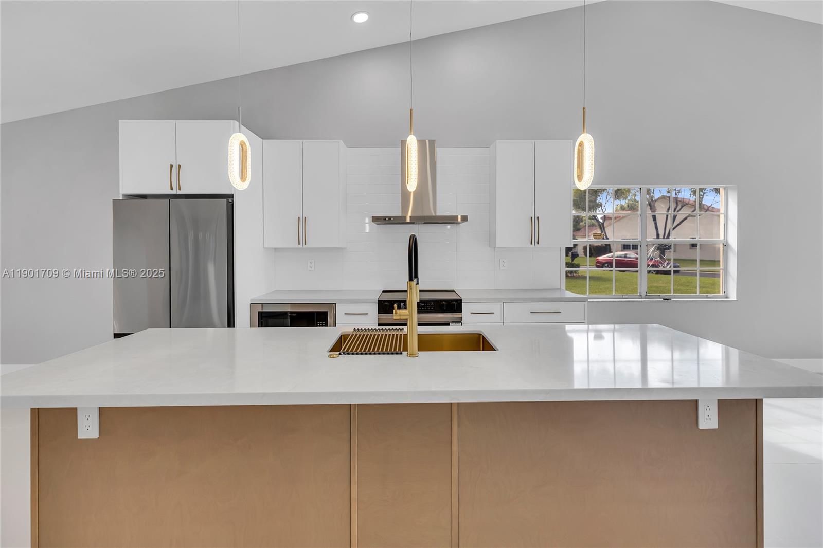 EMERALD POINTE 1 - Residential