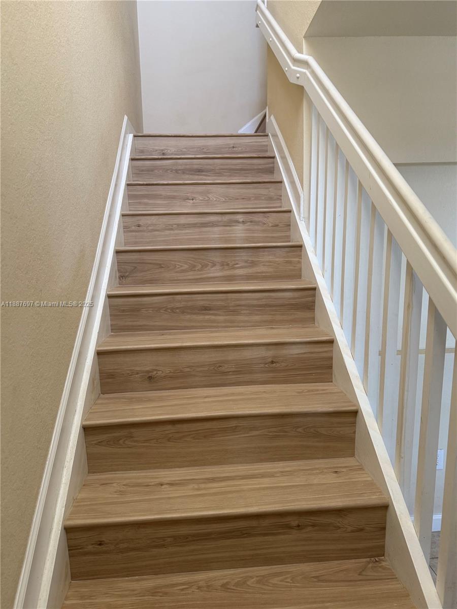 KENDALL COMMONS TOWNHOMES - Residential Lease