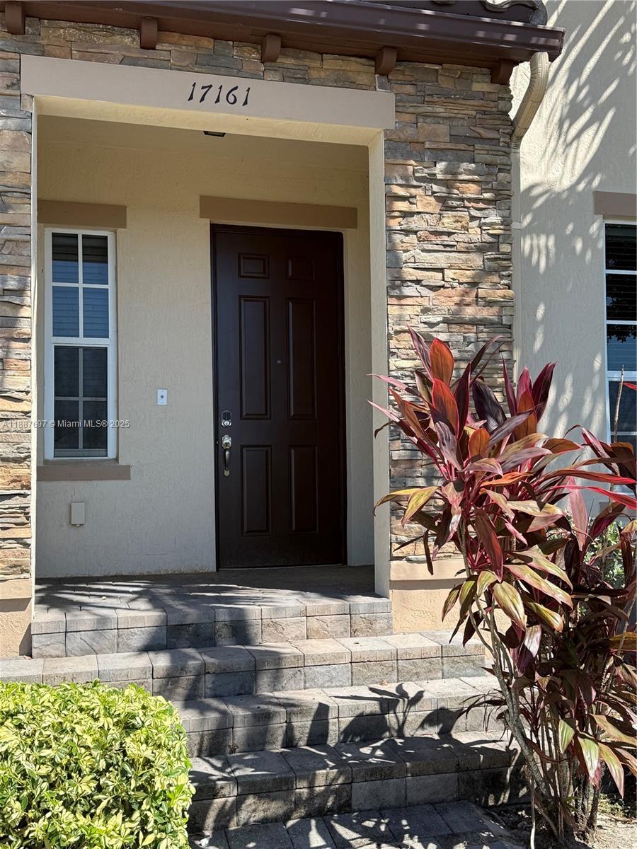 KENDALL COMMONS TOWNHOMES - Residential Lease