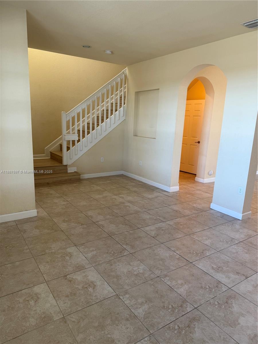 KENDALL COMMONS TOWNHOMES - Residential Lease