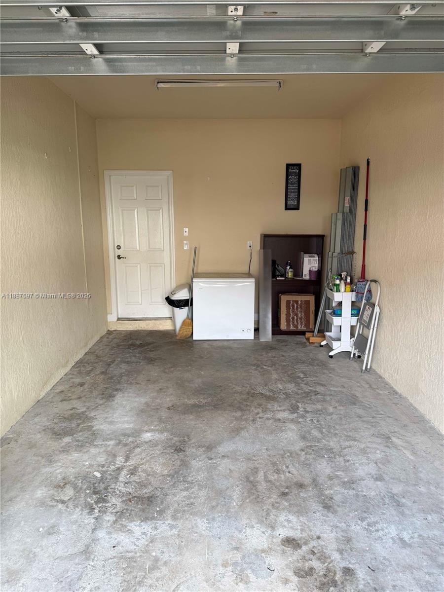 KENDALL COMMONS TOWNHOMES - Residential Lease