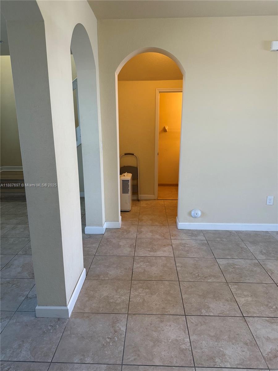 KENDALL COMMONS TOWNHOMES - Residential Lease