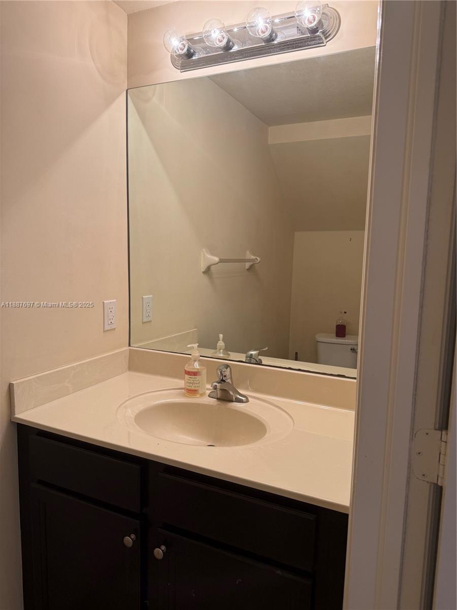 KENDALL COMMONS TOWNHOMES - Residential Lease