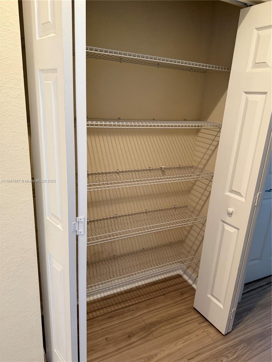 KENDALL COMMONS TOWNHOMES - Residential Lease