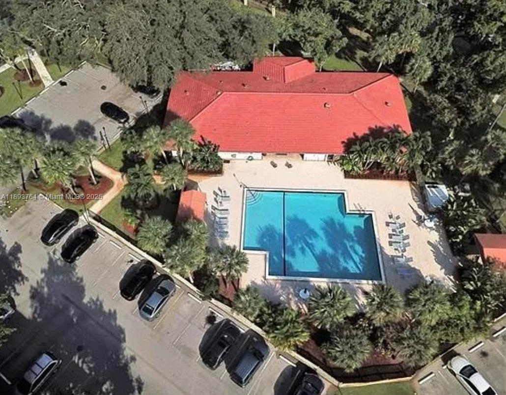 INVERWOOD CONDO - Residential