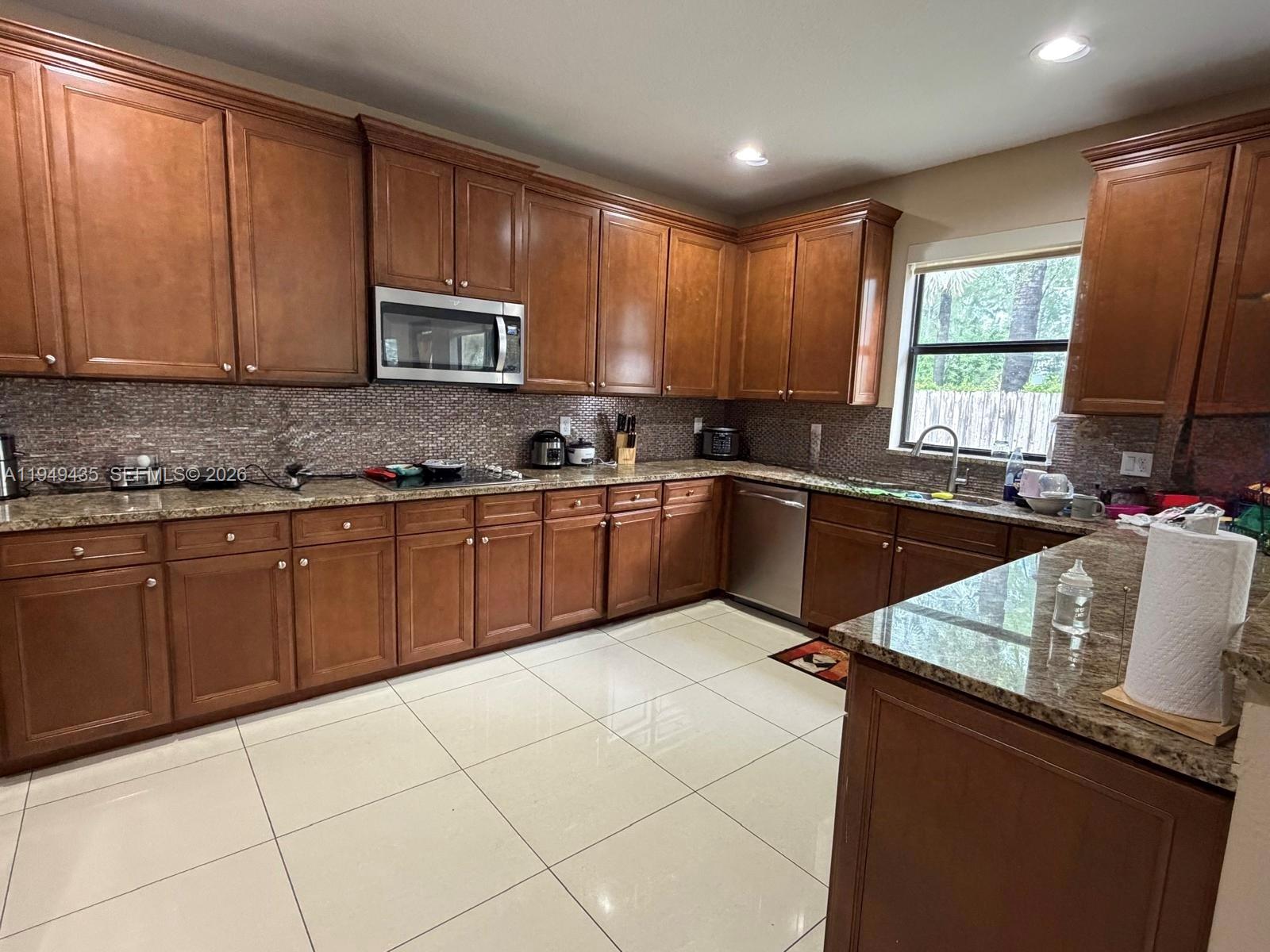 DORAL BREEZE - Residential Lease