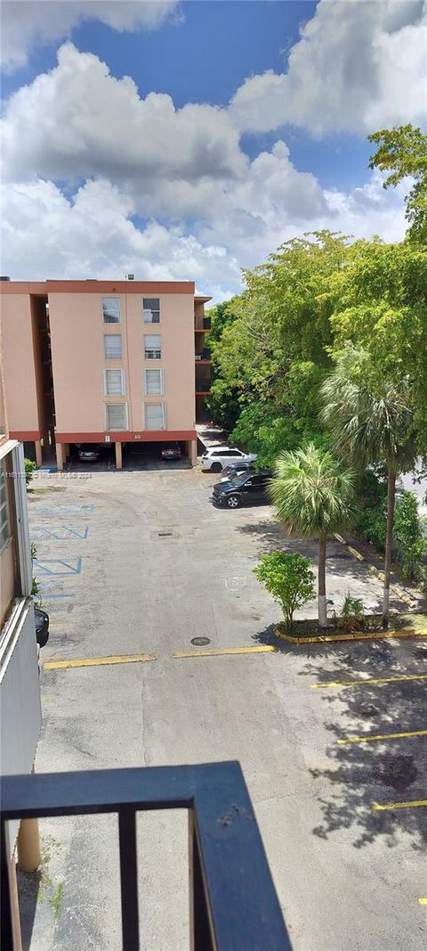 Condominium in Hialeah FL 1990 56th St St 35.jpg