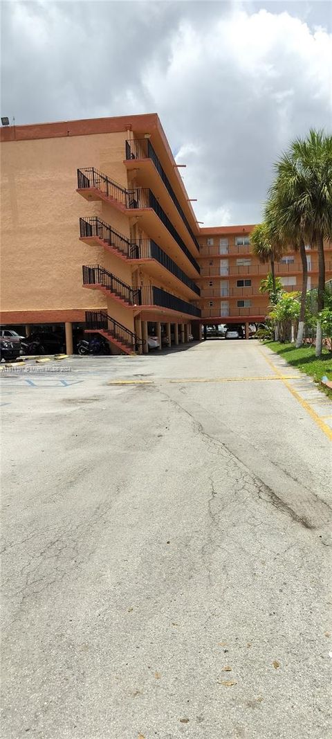 Condominium in Hialeah FL 1990 56th St St 52.jpg