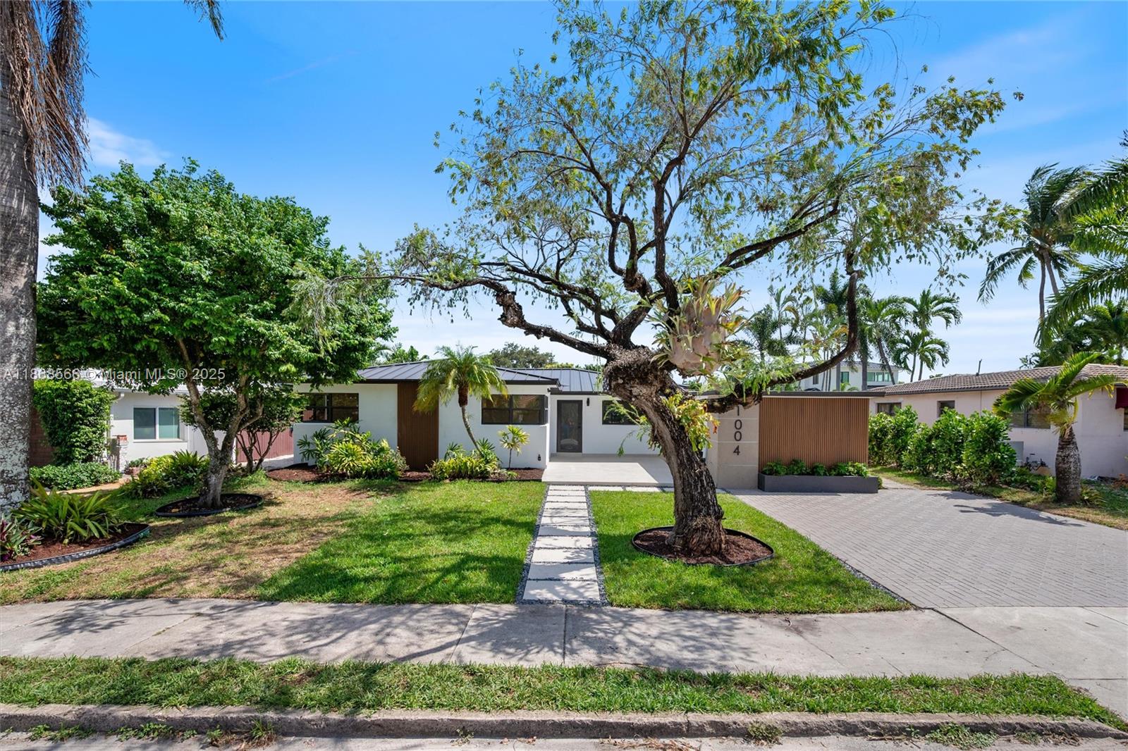 1004 Guava Isle